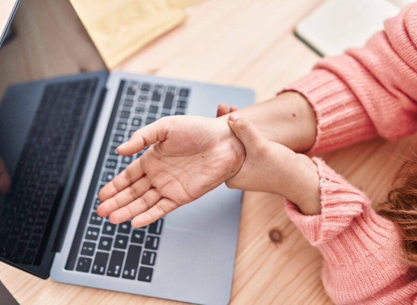 What is Carpal Tunnel Syndrome? Causes, Symptoms & Treatment